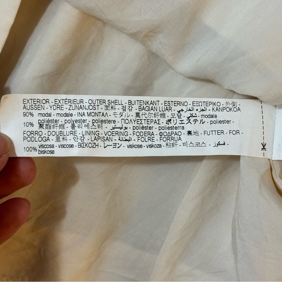 Zara Cream Kids Dress

#1294 - Picture 4 of 6